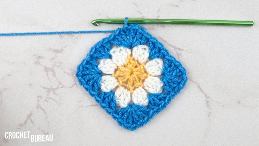 how to crochet Granny square summer top pattern – Round 3 Square